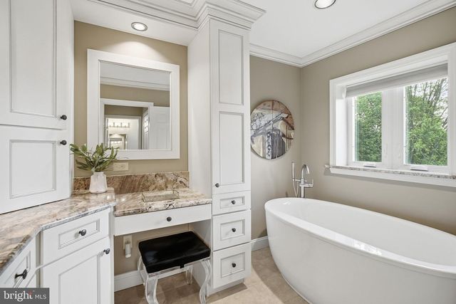 525 BEAUMONT CIR, West Chester, PA 19380