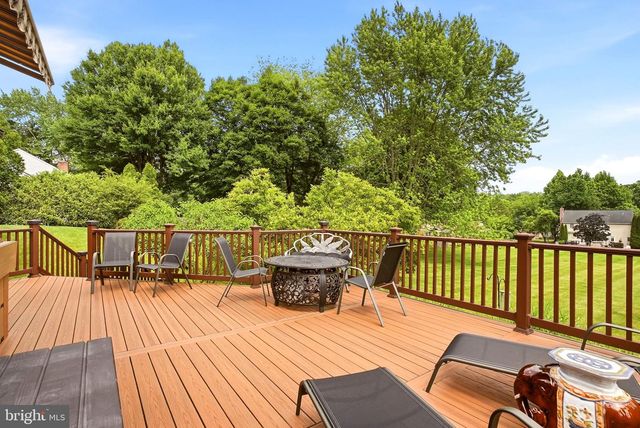 525 BEAUMONT CIR, West Chester, PA 19380