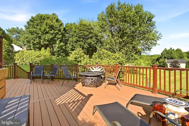 525 BEAUMONT CIR, West Chester, PA 19380