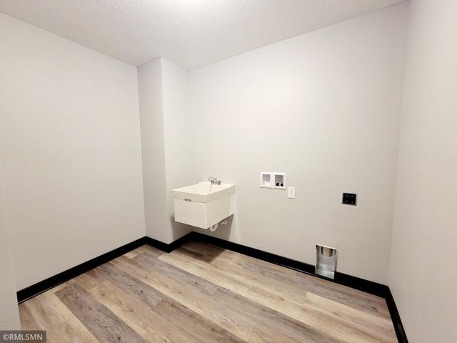 320 Falcon Run, Eagle Lake, MN 56024