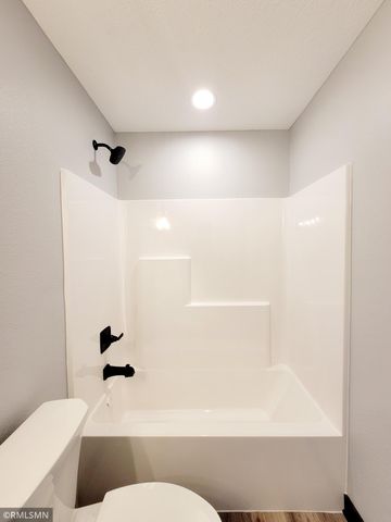 320 Falcon Run, Eagle Lake, MN 56024