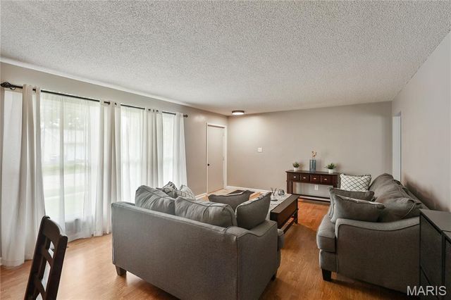 722 Watersedge Drive, Florissant, MO 63034