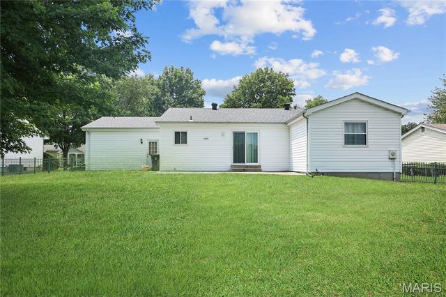 722 Watersedge Drive, Florissant, MO 63034