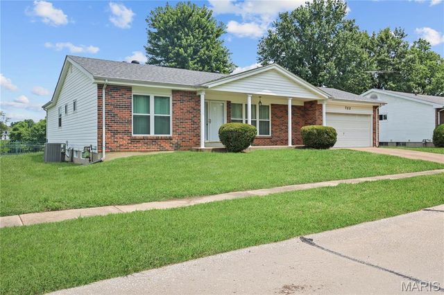 722 Watersedge Drive, Florissant, MO 63034