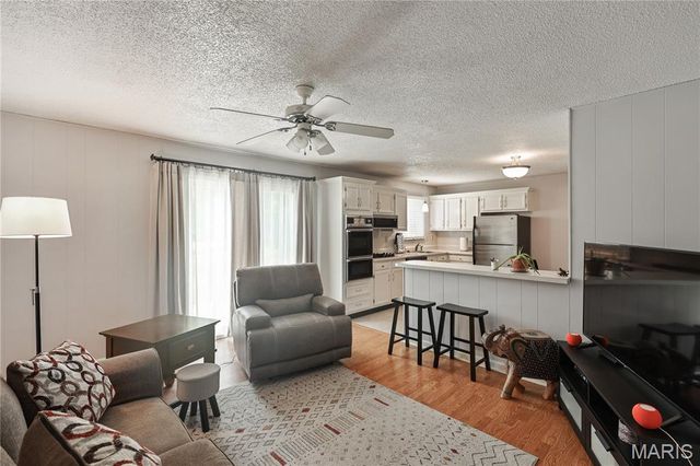 722 Watersedge Drive, Florissant, MO 63034