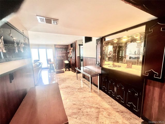 728 Arbuckle Avenue, Woodmere, NY 11598