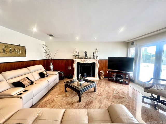 728 Arbuckle Avenue, Woodmere, NY 11598