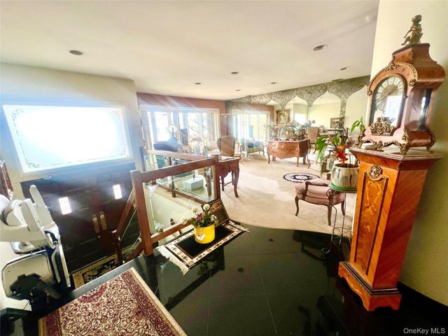 728 Arbuckle Avenue, Woodmere, NY 11598