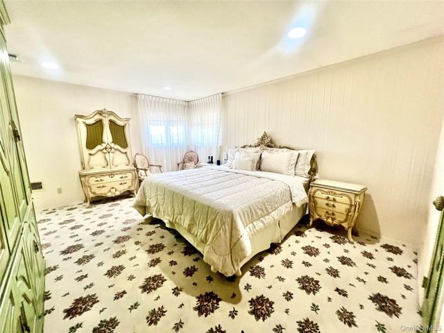 728 Arbuckle Avenue, Woodmere, NY 11598