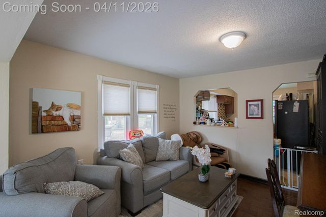 5636 Hipp Street, Dearborn Heights, MI 48125