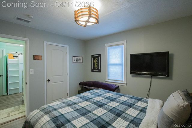 5636 Hipp Street, Dearborn Heights, MI 48125