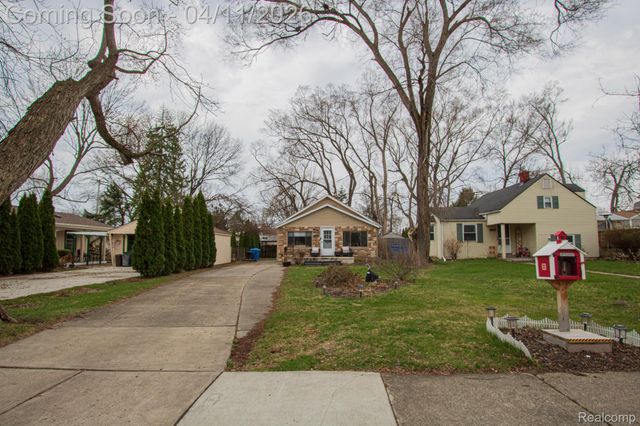 5636 Hipp Street, Dearborn Heights, MI 48125