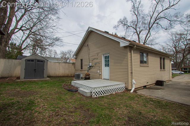 5636 Hipp Street, Dearborn Heights, MI 48125