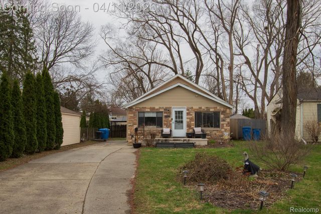 5636 Hipp Street, Dearborn Heights, MI 48125