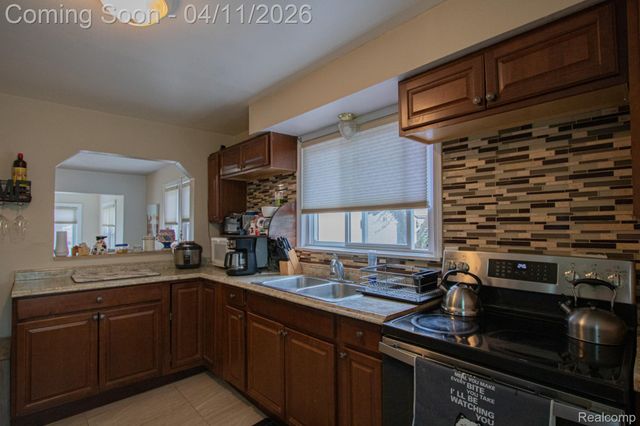 5636 Hipp Street, Dearborn Heights, MI 48125