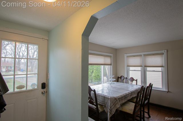 5636 Hipp Street, Dearborn Heights, MI 48125