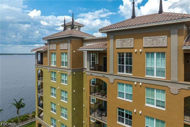 2825 Palm Beach BLVD 703, Fort Myers, FL 33916