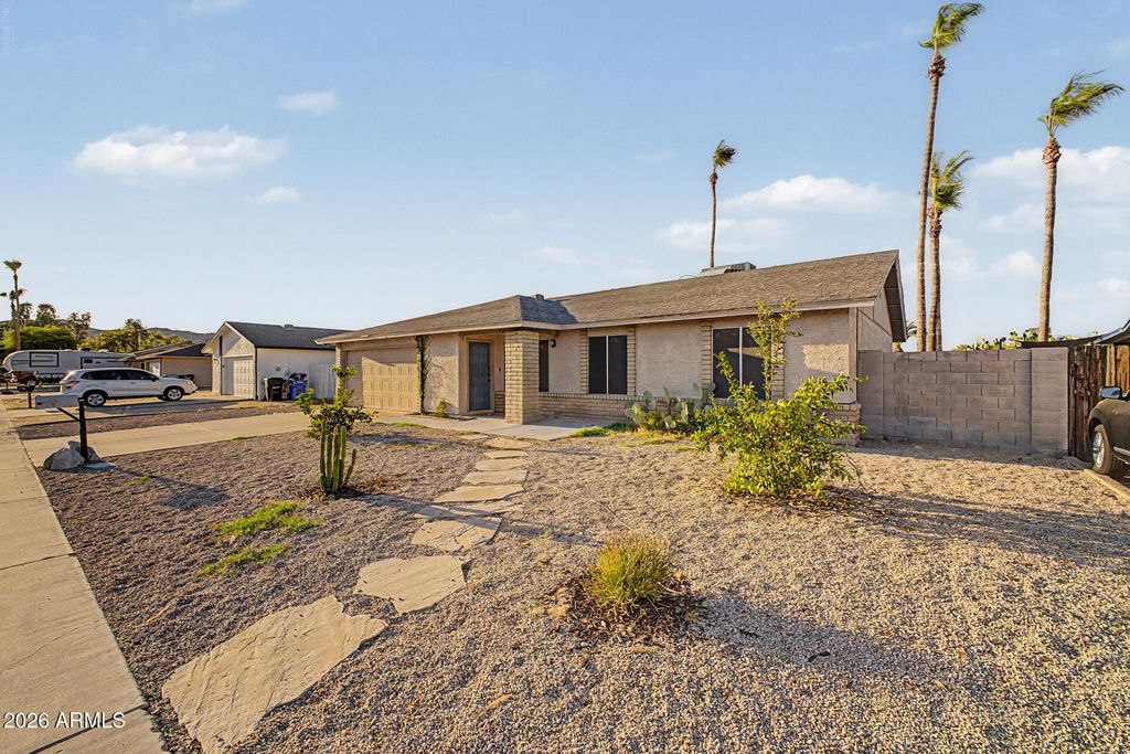 4860 E CAPISTRANO Avenue, Phoenix, AZ 85044 — photo 2