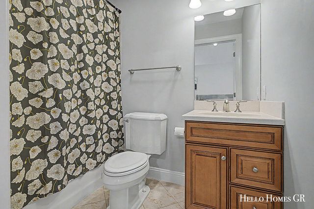 5327 Canyon River Drive Ne, Cannon Twp, MI 49301