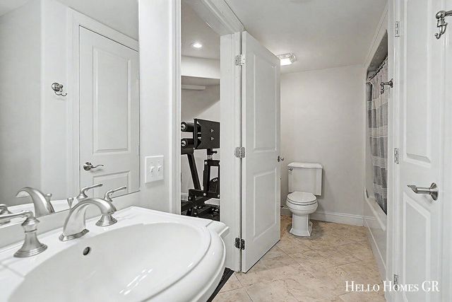 5327 Canyon River Drive Ne, Cannon Twp, MI 49301