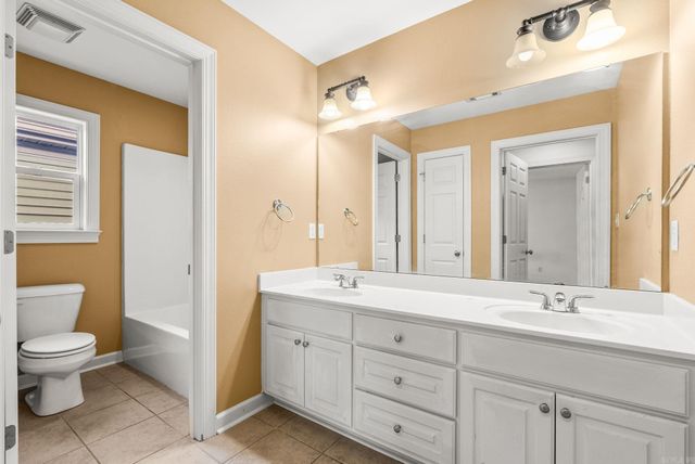 124 Nantucket Loop, Maumelle, AR 72113