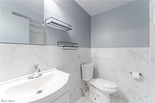 22051 River Oaks Drive B11, Rocky River, OH 44116