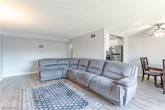 22051 River Oaks Drive B11, Rocky River, OH 44116