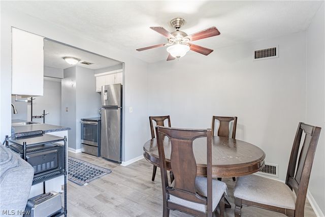 22051 River Oaks Drive B11, Rocky River, OH 44116