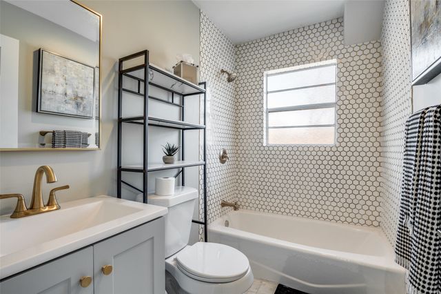 826 W Laramie Lane, Dallas, TX 75217