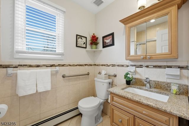 35 Bedford St, East Orange City, NJ 07018