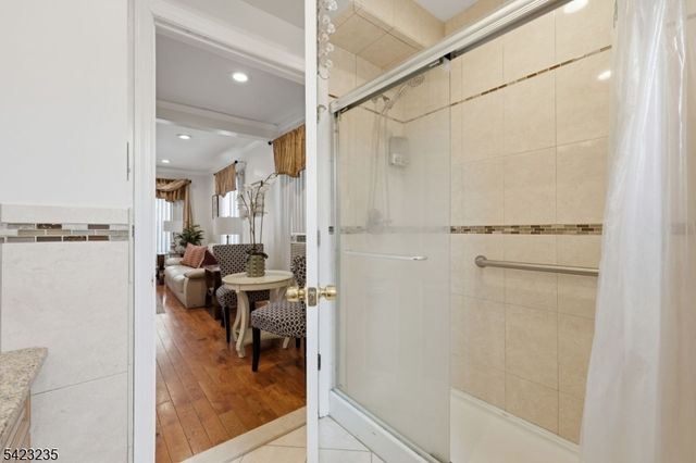 35 Bedford St, East Orange City, NJ 07018