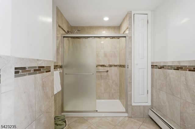 35 Bedford St, East Orange City, NJ 07018