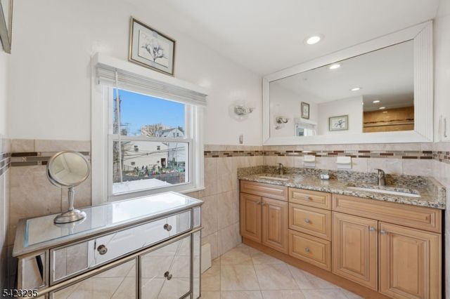 35 Bedford St, East Orange City, NJ 07018