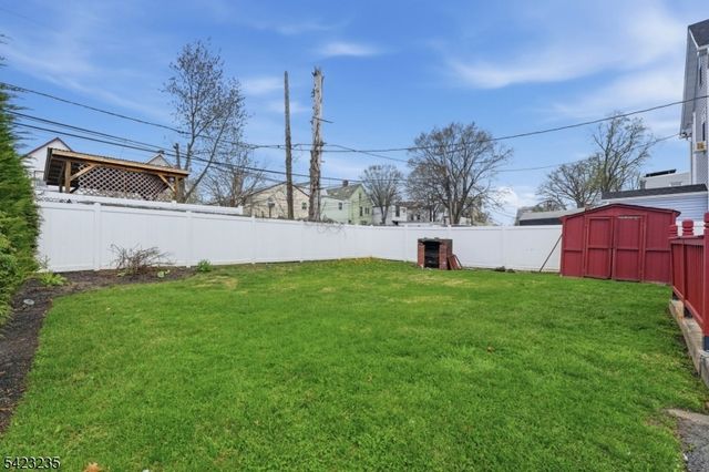 35 Bedford St, East Orange City, NJ 07018