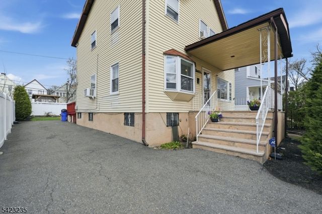 35 Bedford St, East Orange City, NJ 07018