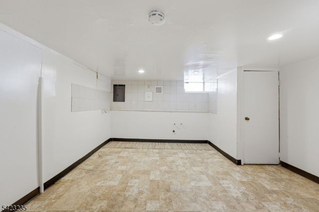 35 Bedford St, East Orange City, NJ 07018