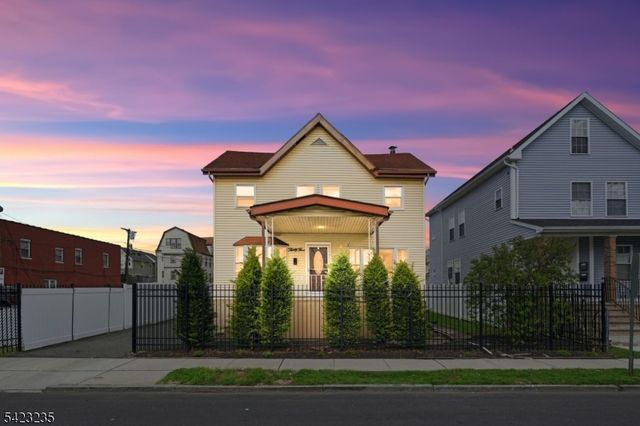 35 Bedford St, East Orange City, NJ 07018