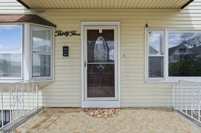 35 Bedford St, East Orange City, NJ 07018