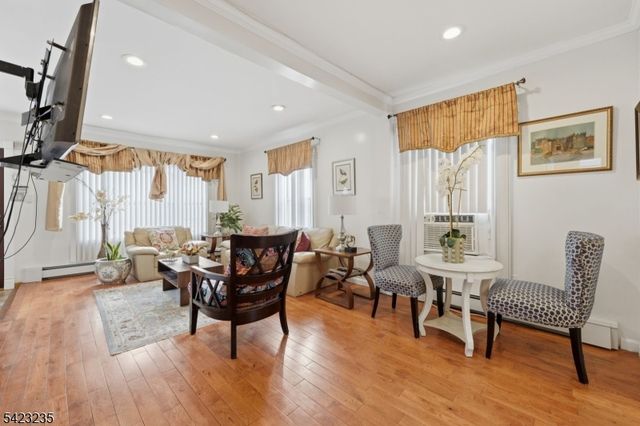 35 Bedford St, East Orange City, NJ 07018
