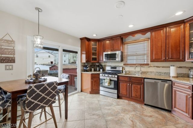 35 Bedford St, East Orange City, NJ 07018