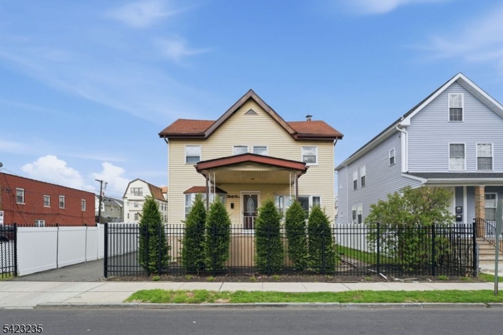 35 Bedford St, East Orange City, NJ 07018