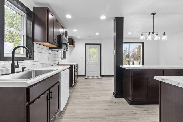 236 CHURCH AVENUE, Redgranite, WI 54970