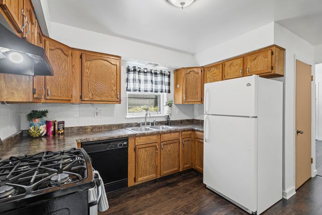 44 King Arthur Court 7, Northlake, IL 60164