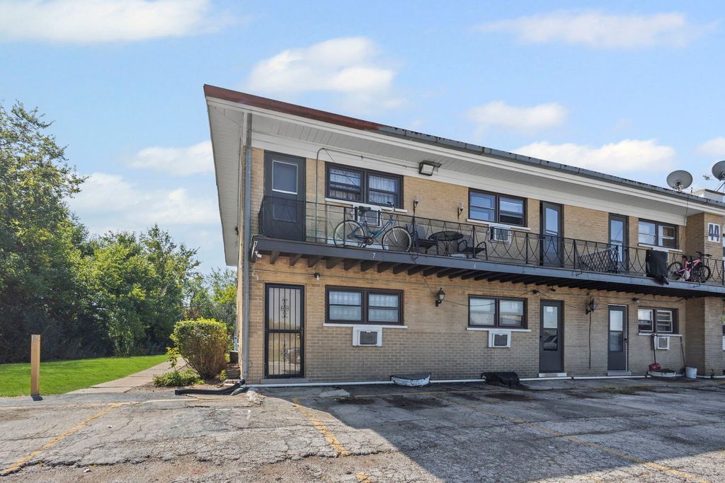 44 King Arthur Court 7, Northlake, IL 60164