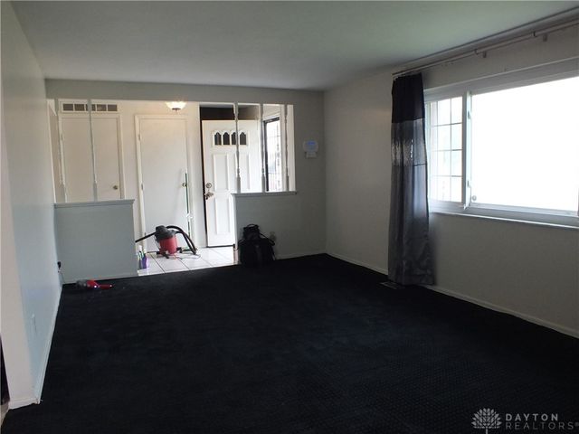 5582 Camerford Drive, Dayton, OH 45424