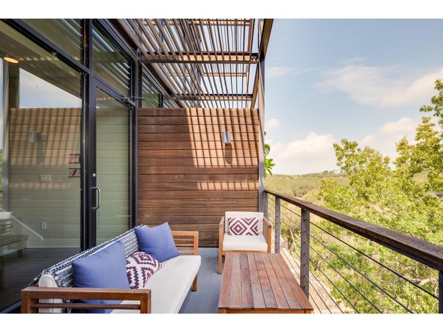 1101 Ivean Pearson RD A203, Lago Vista, TX 78645