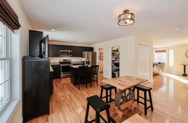 11 Rockingham Rd Apt H, Auburn, NH 03032