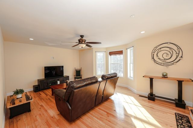 11 Rockingham Rd Apt H, Auburn, NH 03032