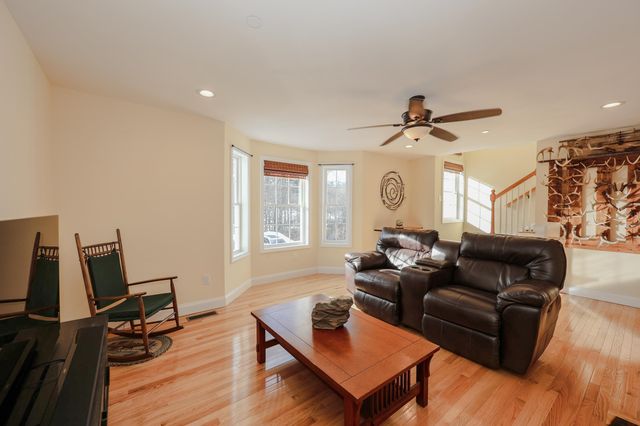 11 Rockingham Rd Apt H, Auburn, NH 03032