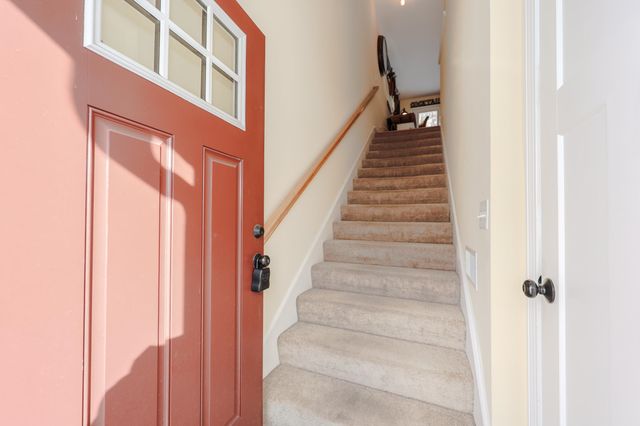 11 Rockingham Rd Apt H, Auburn, NH 03032